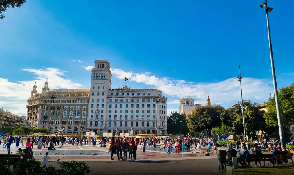 Catalonia Square (Plaça de Catalunya)