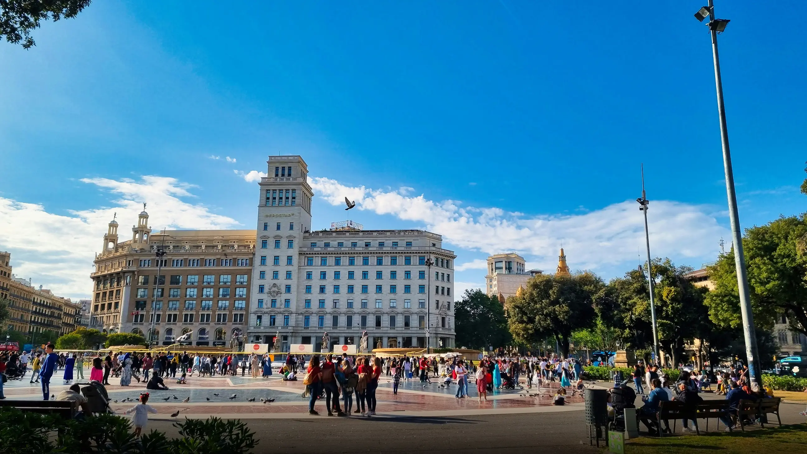 Catalonia Square (Plaça de Catalunya)